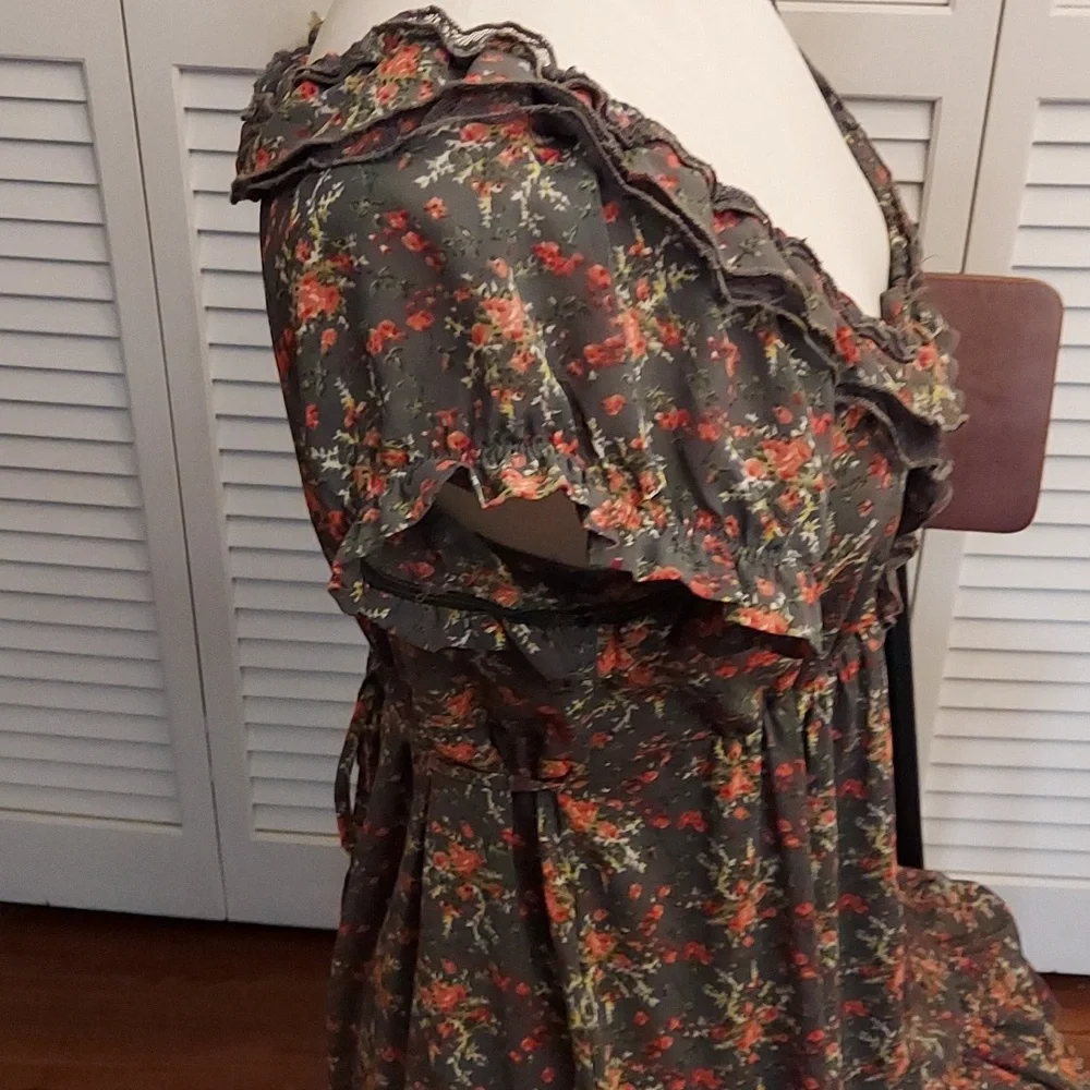 Floral Ruffle Dress - Picture 5 of 7